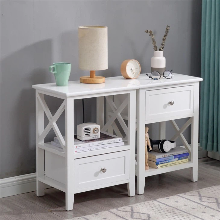 Bàn cạnh giường ngủ phong cách cổ điển